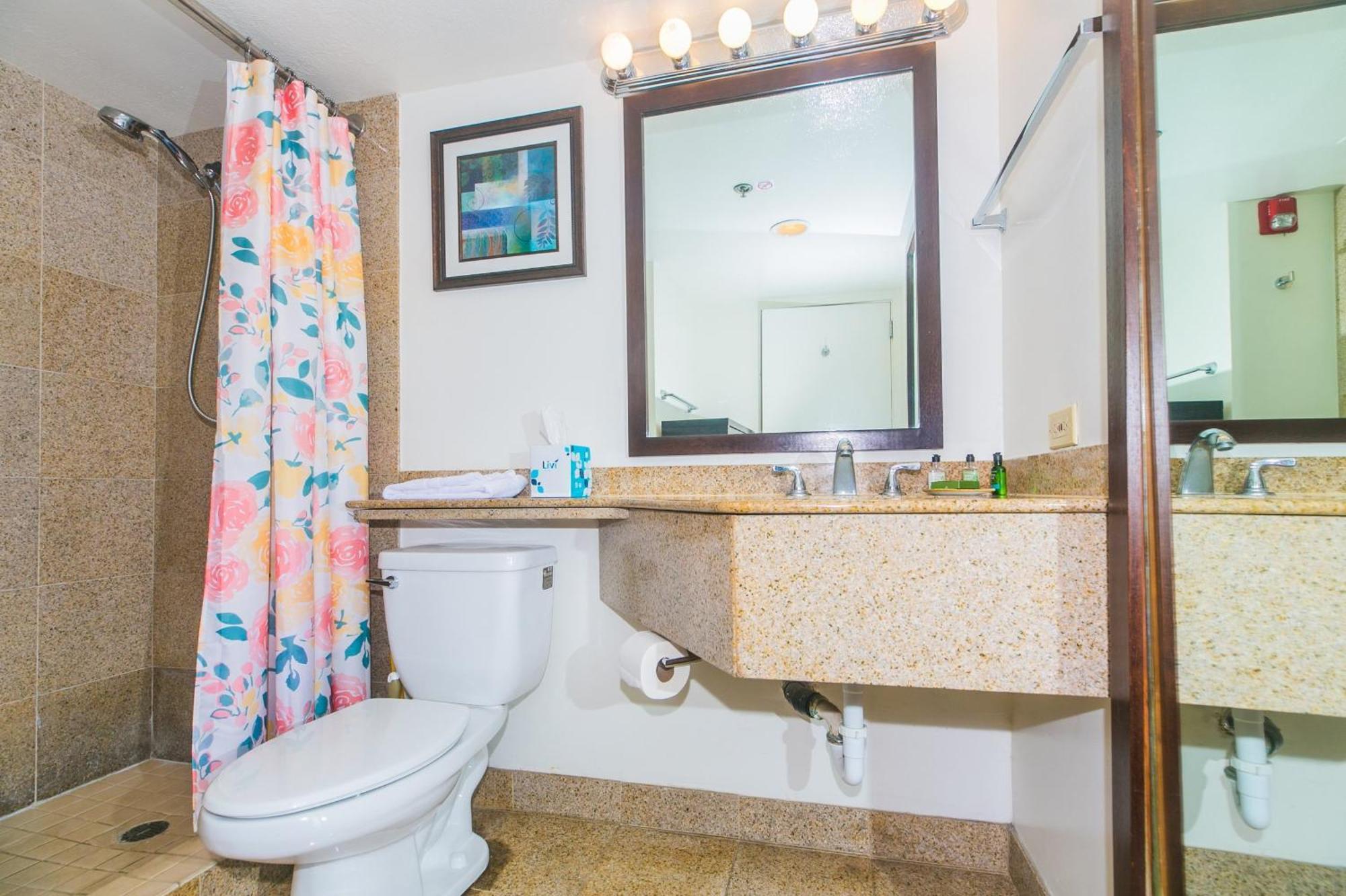 Ilikai Tower One Bedroom Lagoon View Waikiki Condos With Lanai & Free Wifi Χονολουλού Δωμάτιο φωτογραφία
